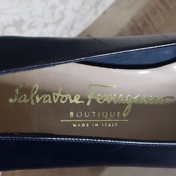 SALVATORE FERRAGAMO RARE DRK BLUE 3D LOGO HEELS - Picture 5 of 9